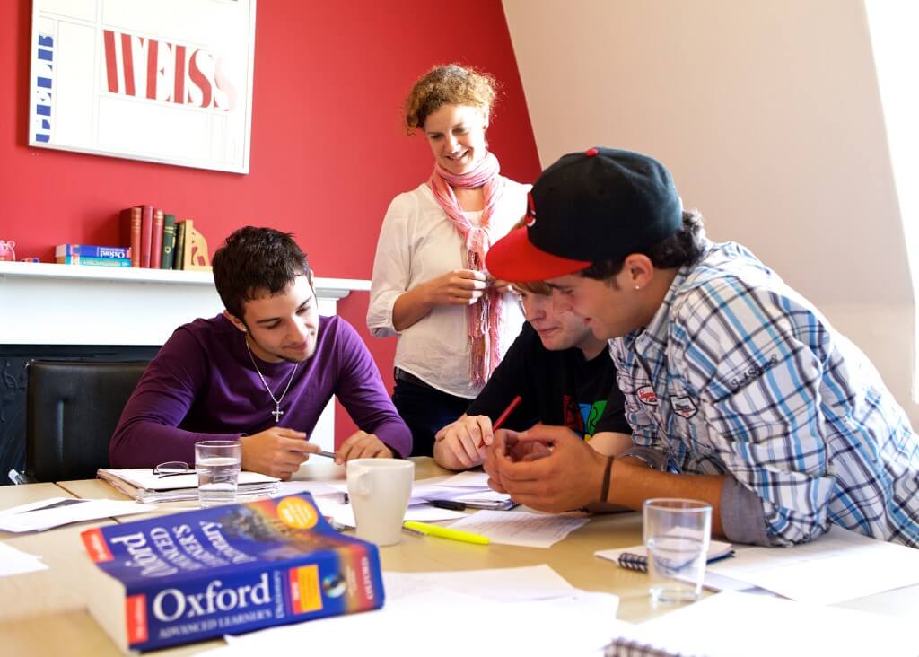 A - inlingua Edinburgh - Students - Classroom