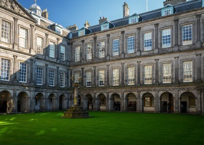 Edinburgh holyrood-palace-1021614_1920 by walkerssk via pixabay - public domain