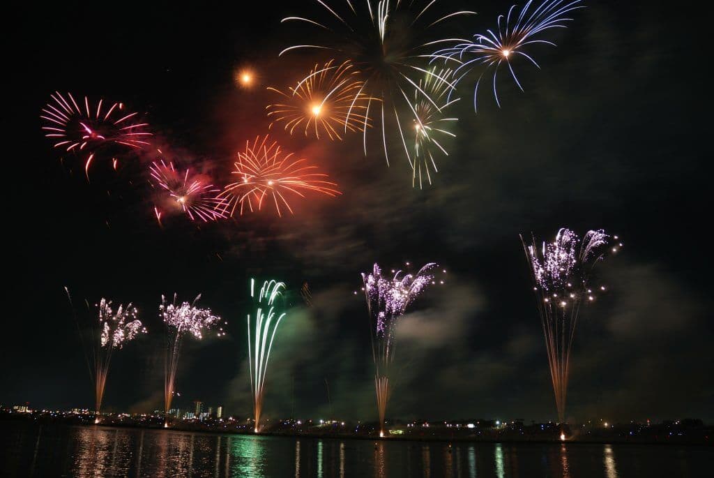 fireworks-74689_1920